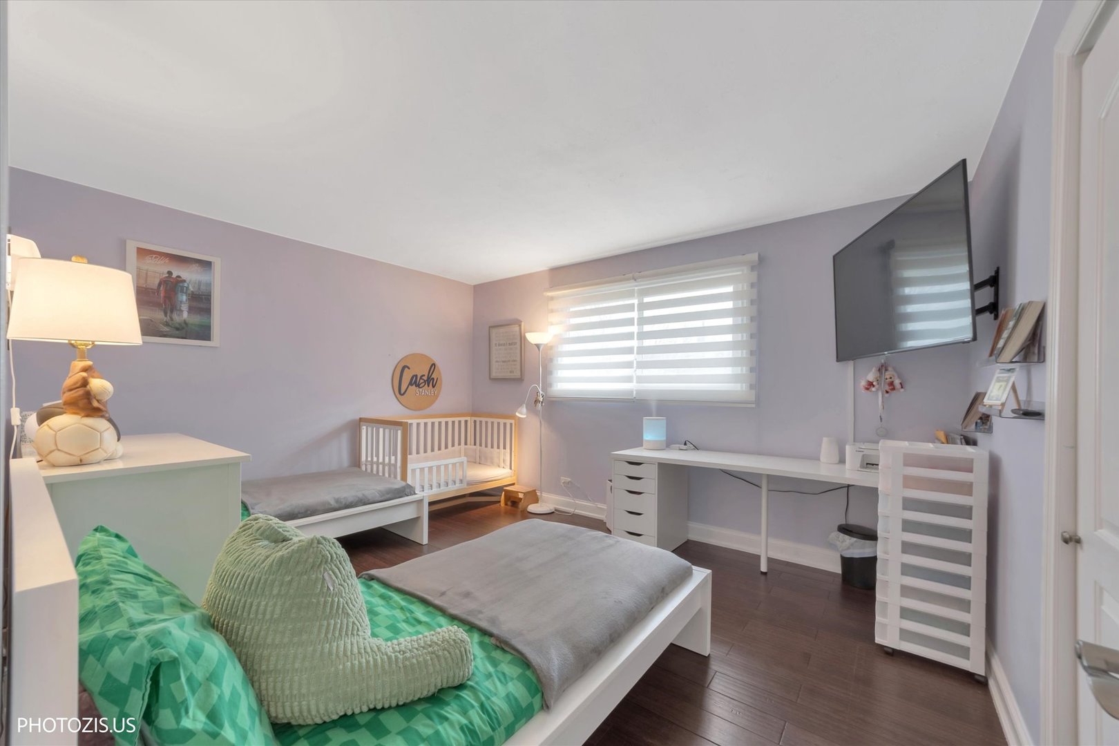 981 North Mill Road Addison, IL 60101 - Photo 22 of 41 a living room with furniture and a wooden floor