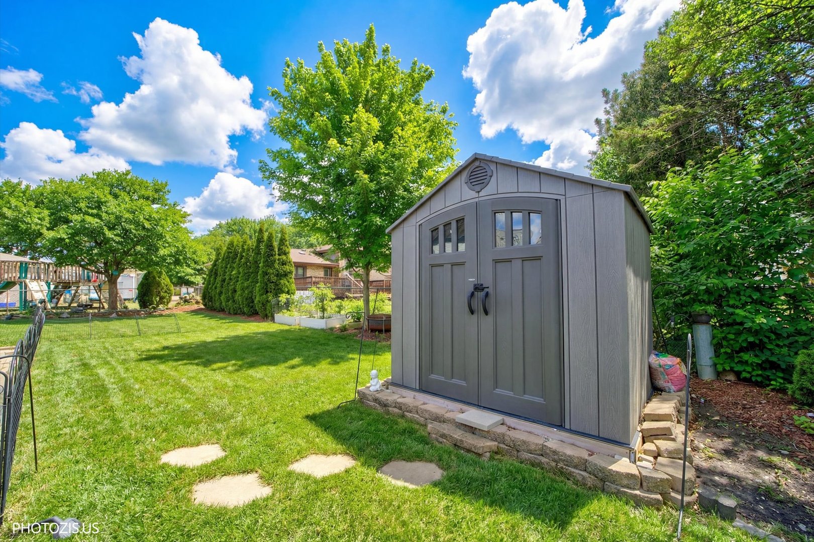 981 North Mill Road Addison, IL 60101 - Photo 38 of 41 a view of a back yard