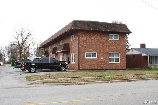 $330,000 | 419 West Main Street, Du Quoin, IL 62832