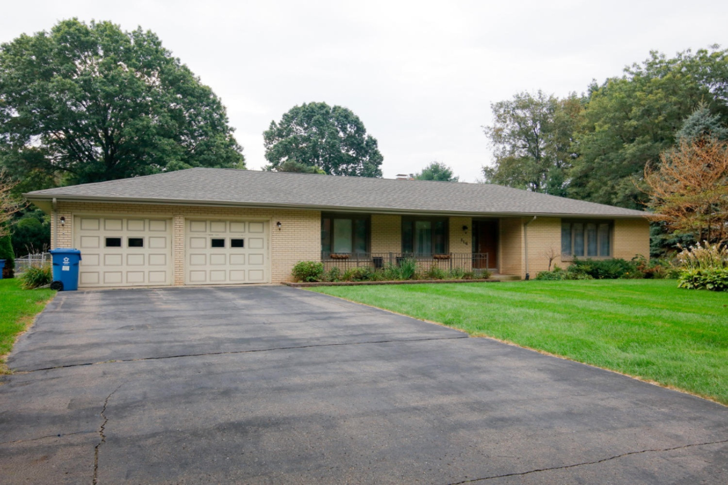 316 West Ridge Circle Kalamazoo, MI 49009 - Photo 2 of 24 316 Ridge Circle-102