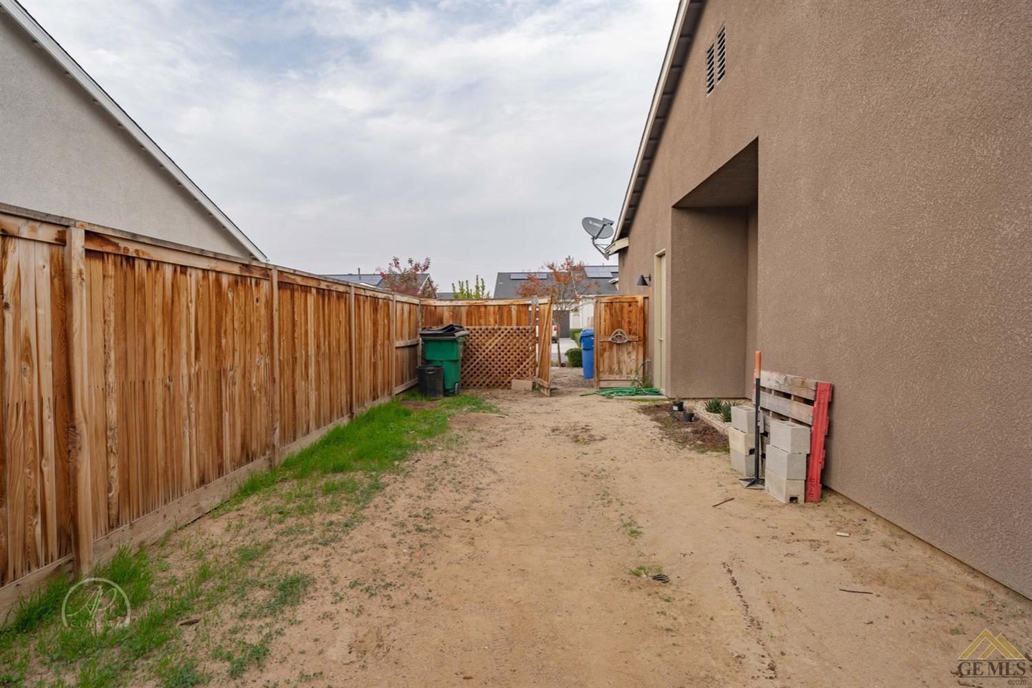 Undisclosed Address Shafter, CA 93263 - Photo 30 of 30 a view of a backyard with tub