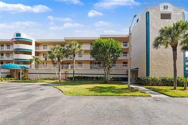 $300,000 | 6205 Shoreline Drive, Unit 1106, St. Petersburg, FL 33708