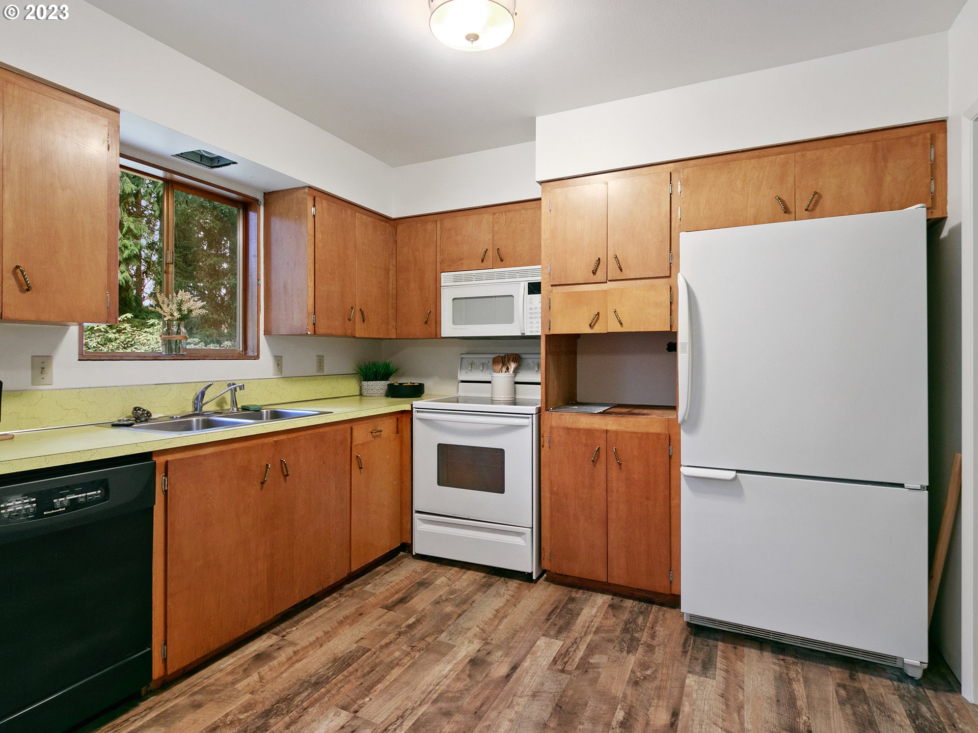 14113 South Graves Road Mulino, OR 97042 - Photo 11 of 33 a kitchen with stainless steel appliances a refrigerator sink and cabinets