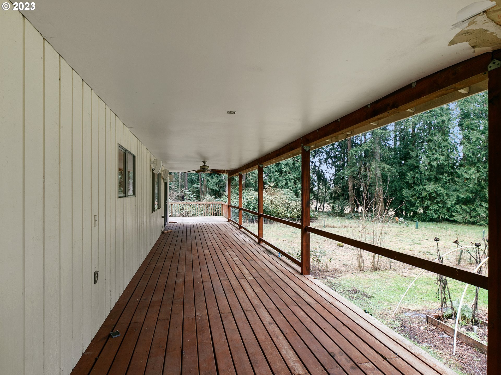 14113 South Graves Road Mulino, OR 97042 - Photo 20 of 33 a view of a balcony with wooden floor