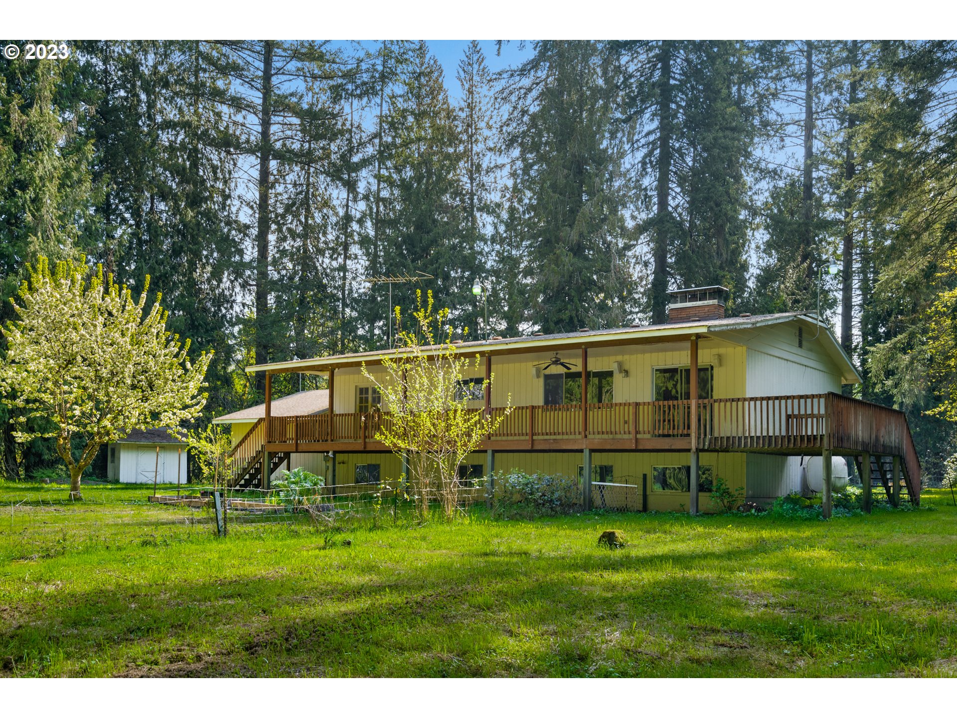 14113 South Graves Road Mulino, OR 97042 - Photo 30 of 33 a view of a backyard with a garden
