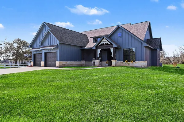 $470,000 | 444 Mill Road, Angleton, TX 77515