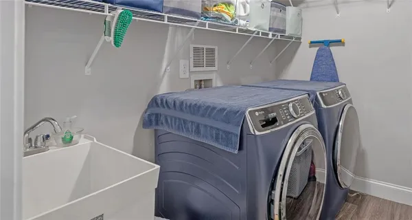 a front view of house with yard