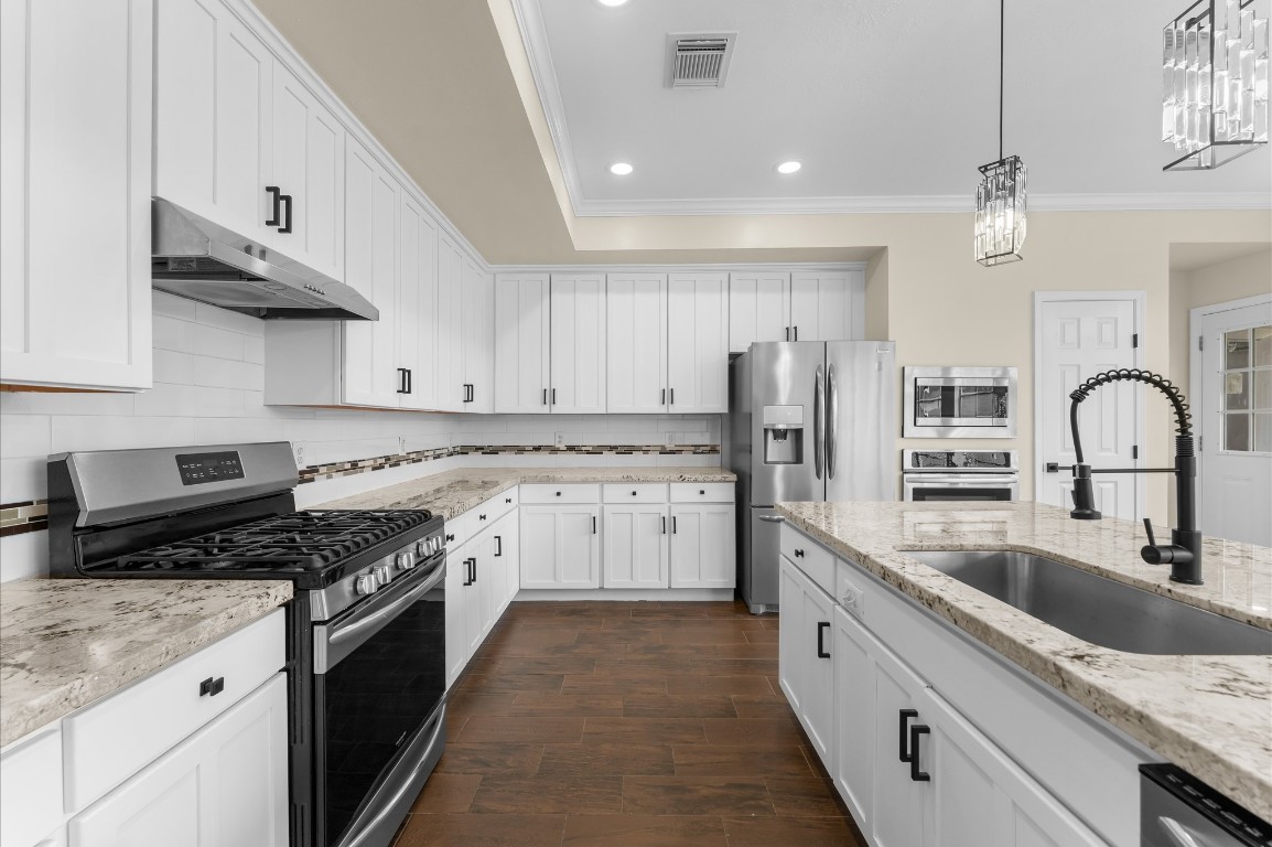 6330 Borg Breakpoint Drive Spring, TX 77379 - Photo 11 of 49 a kitchen with stainless steel appliances granite countertop a sink stove and refrigerator