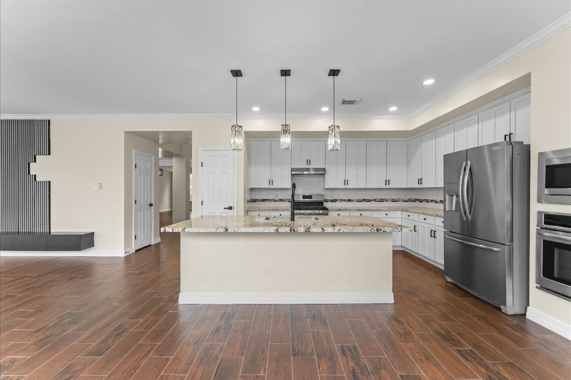 6330 Borg Breakpoint Drive Spring, TX 77379 - Photo 13 of 49 a kitchen with stainless steel appliances a refrigerator and a stove top oven
