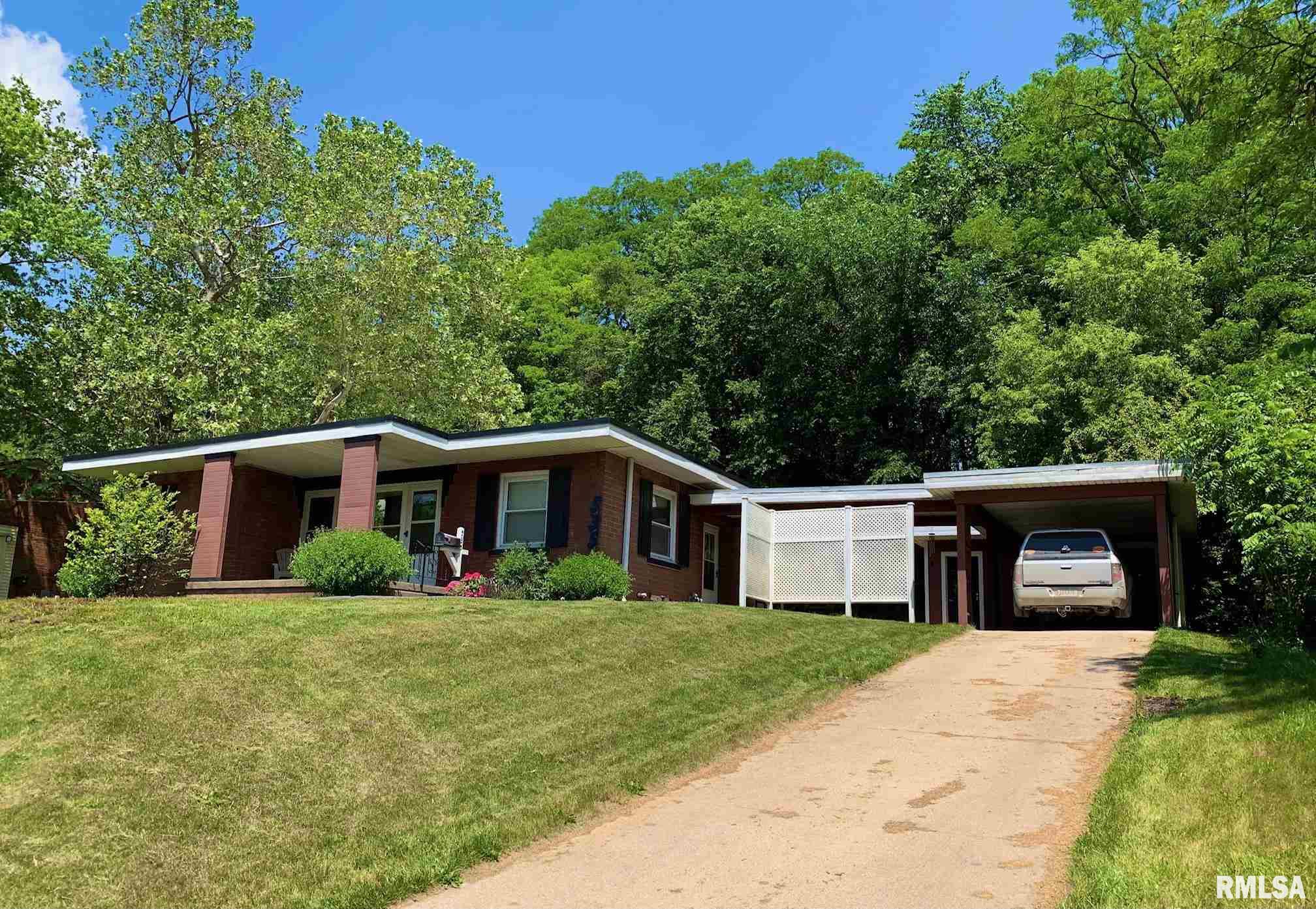 535 Waverly Road Davenport, IA 52804 - Photo 1 of 31 Gallery Image 1