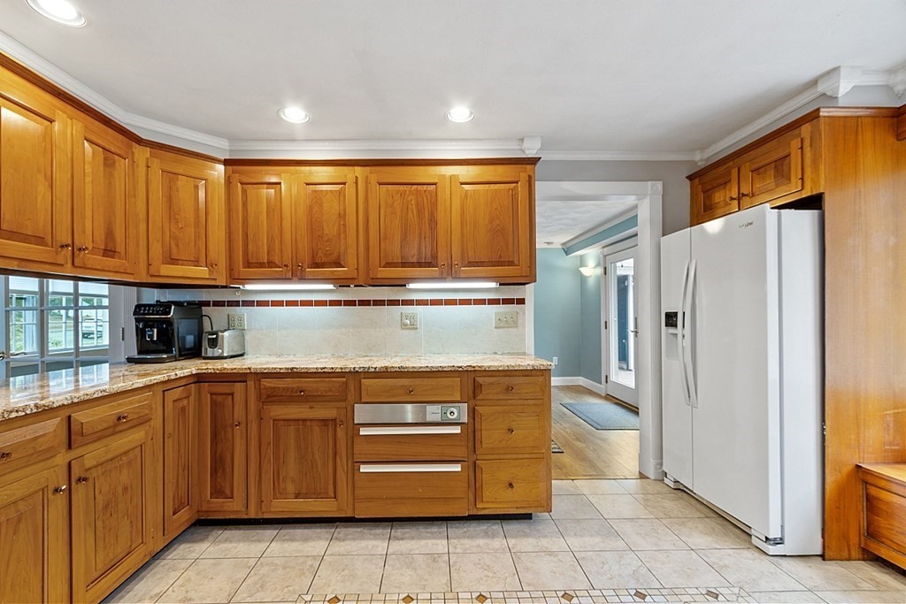 7 Iroquois Road Danvers, MA 01923 - Photo 11 of 30 Gallery Image 11