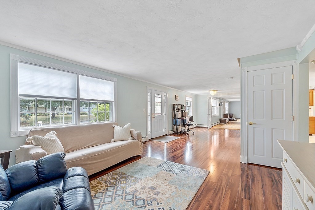 7 Iroquois Road Danvers, MA 01923 - Photo 3 of 30 Gallery Image 3