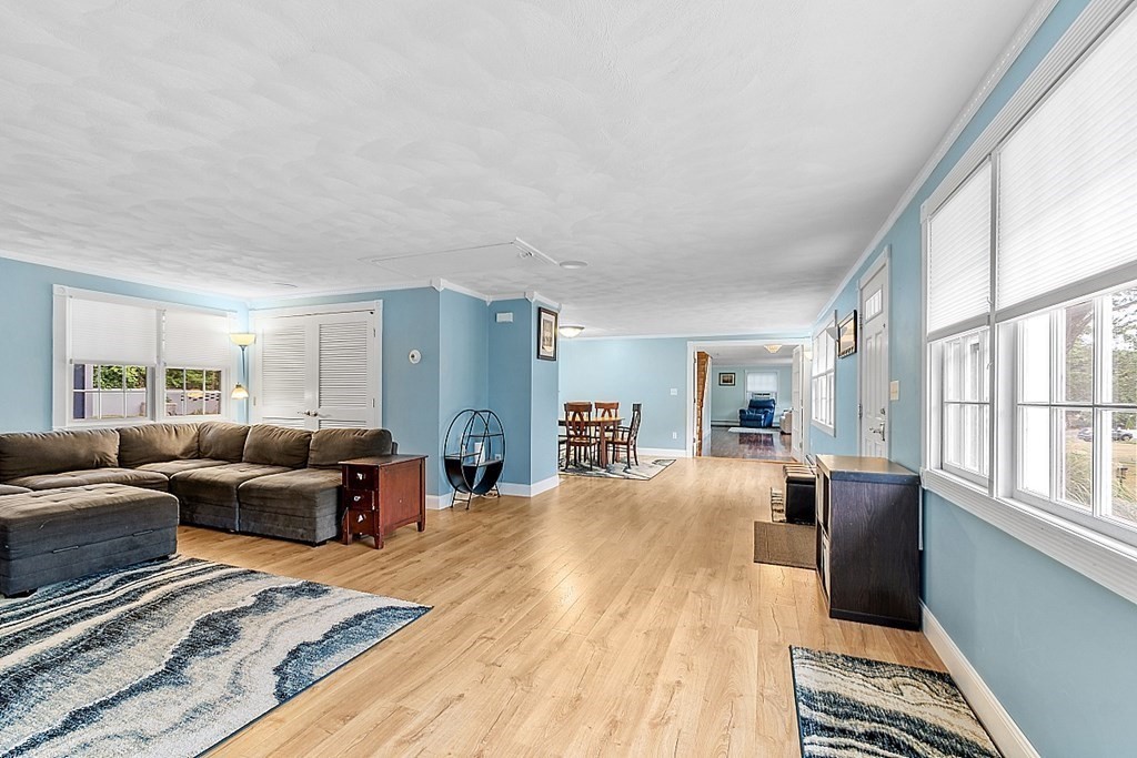 7 Iroquois Road Danvers, MA 01923 - Photo 7 of 30 Gallery Image 7