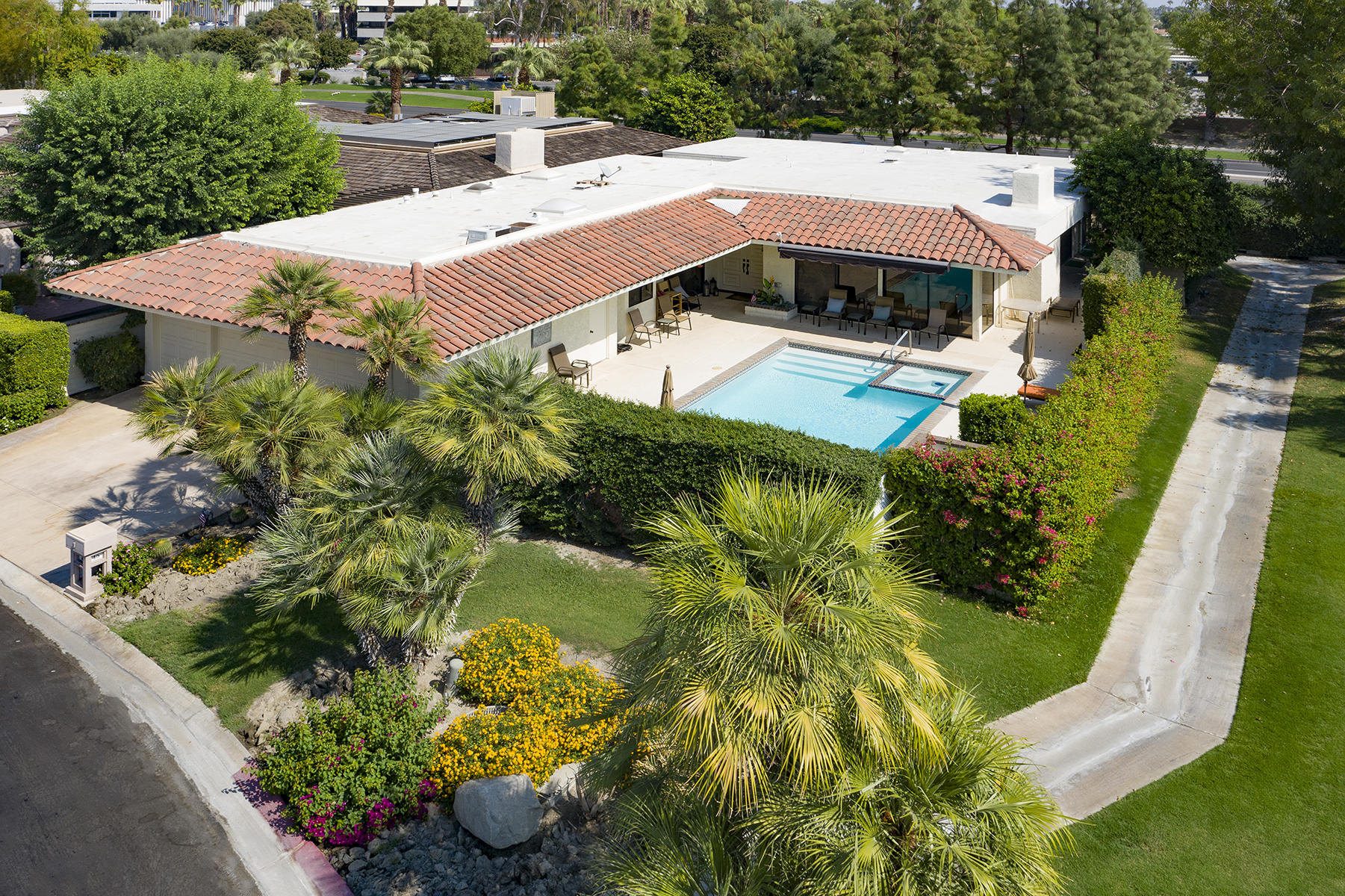 DRONE INTO POOL YARD MLS