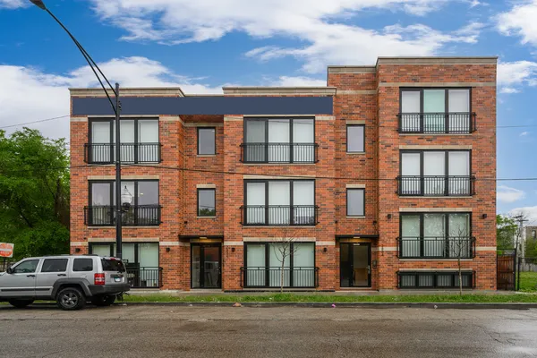 $2,500 | 2824 West Van Buren Street, Unit 302, Chicago, IL 60612