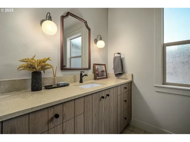 $639,900 | 7541 Lennox Lane Northeast, Keizer, OR 97303