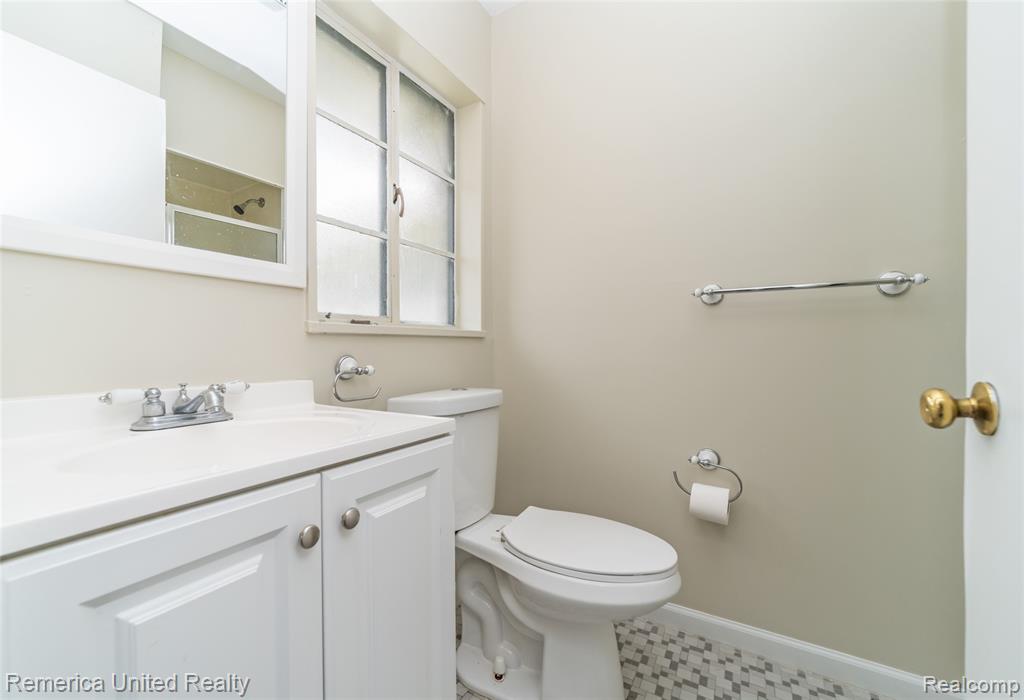 945 North Commerce Road Commerce Township, MI 48382 - Photo 25 of 59