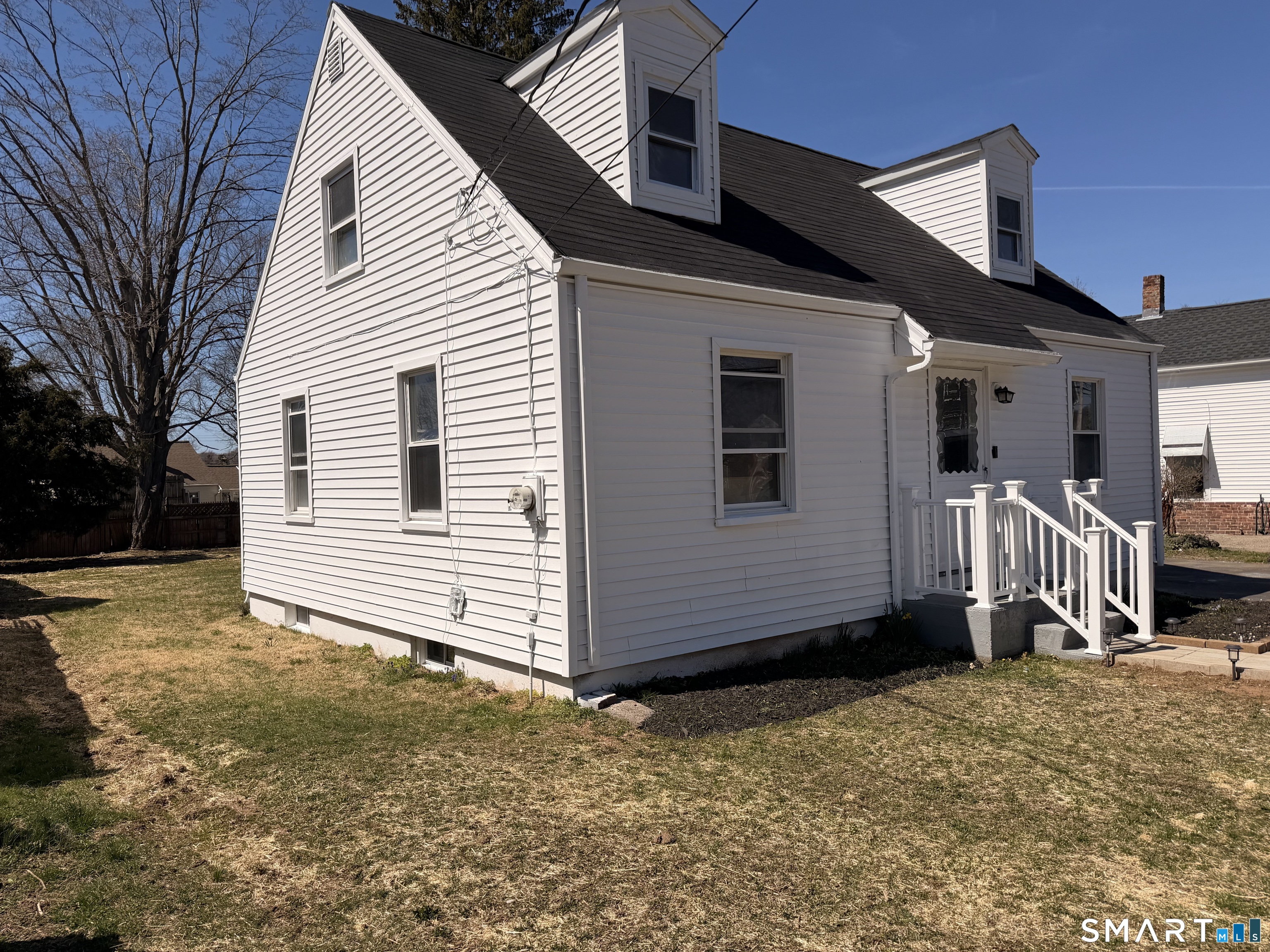 8 River Road East Haven, CT 06512 - Photo 2 of 40