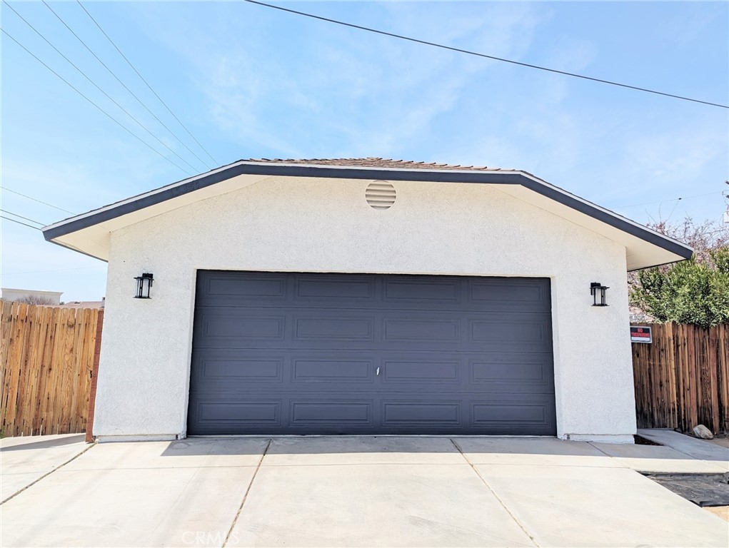 15354 Kiamichi Road Apple Valley, CA 92307 - Photo 3 of 22 a front view of a house
