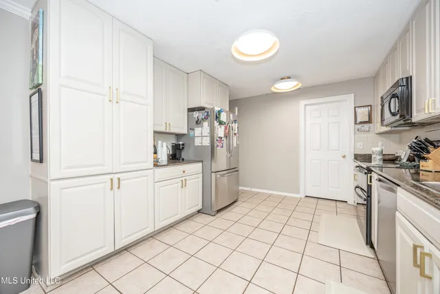 $359,900 | 910 Warren Street, Pascagoula, MS 39567