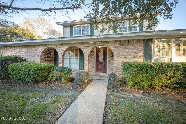 $359,900 | 910 Warren Street, Pascagoula, MS 39567