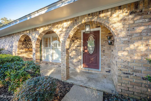 $359,900 | 910 Warren Street, Pascagoula, MS 39567