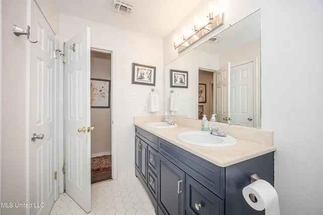 $359,900 | 910 Warren Street, Pascagoula, MS 39567