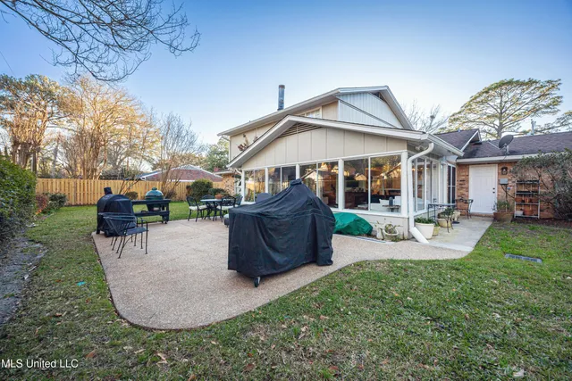 $359,900 | 910 Warren Street, Pascagoula, MS 39567