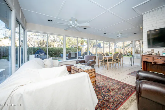 $359,900 | 910 Warren Street, Pascagoula, MS 39567