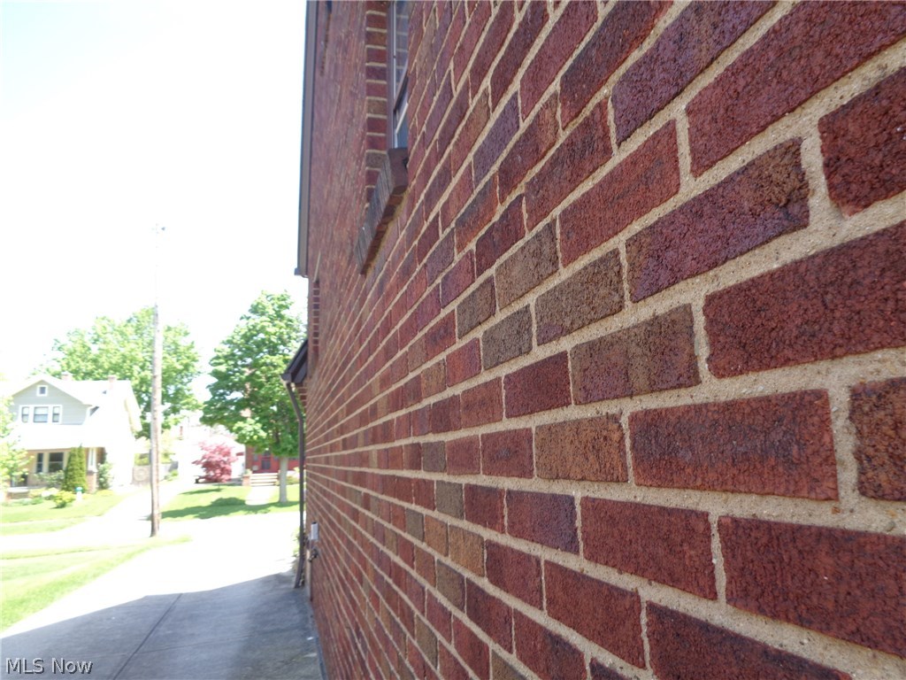4806 Landchester Road Cleveland, OH 44109 - Photo 4 of 35 Gallery Image 4