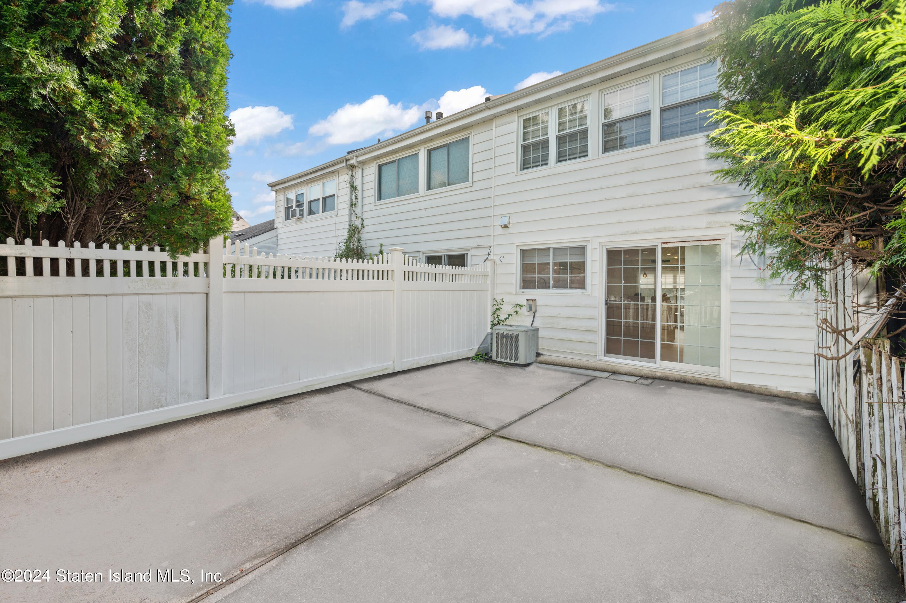 96 Hampton Green Staten Island, NY 10312 - Photo 17 of 20 DSC_2676