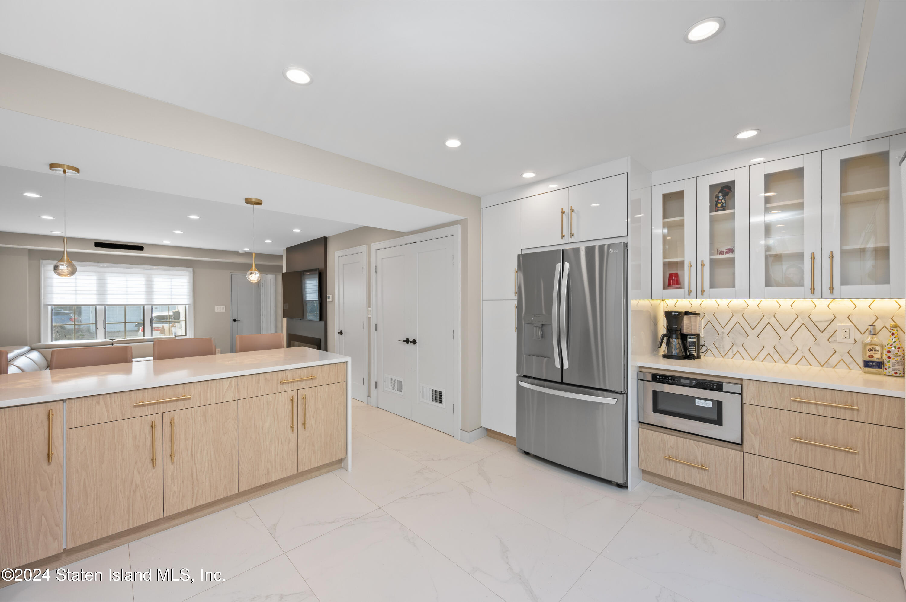 96 Hampton Green Staten Island, NY 10312 - Photo 9 of 20 DSC_2661