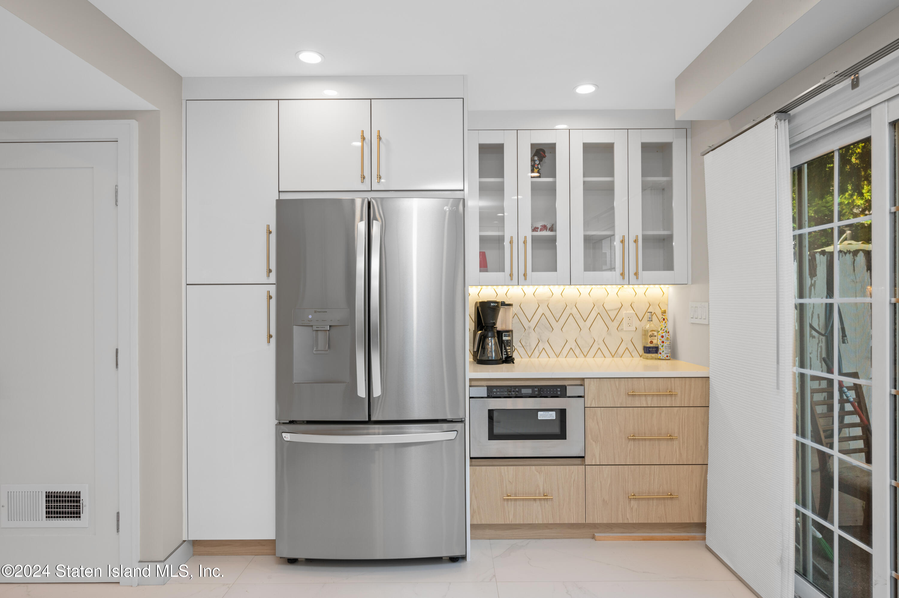 96 Hampton Green Staten Island, NY 10312 - Photo 10 of 20 DSC_2664