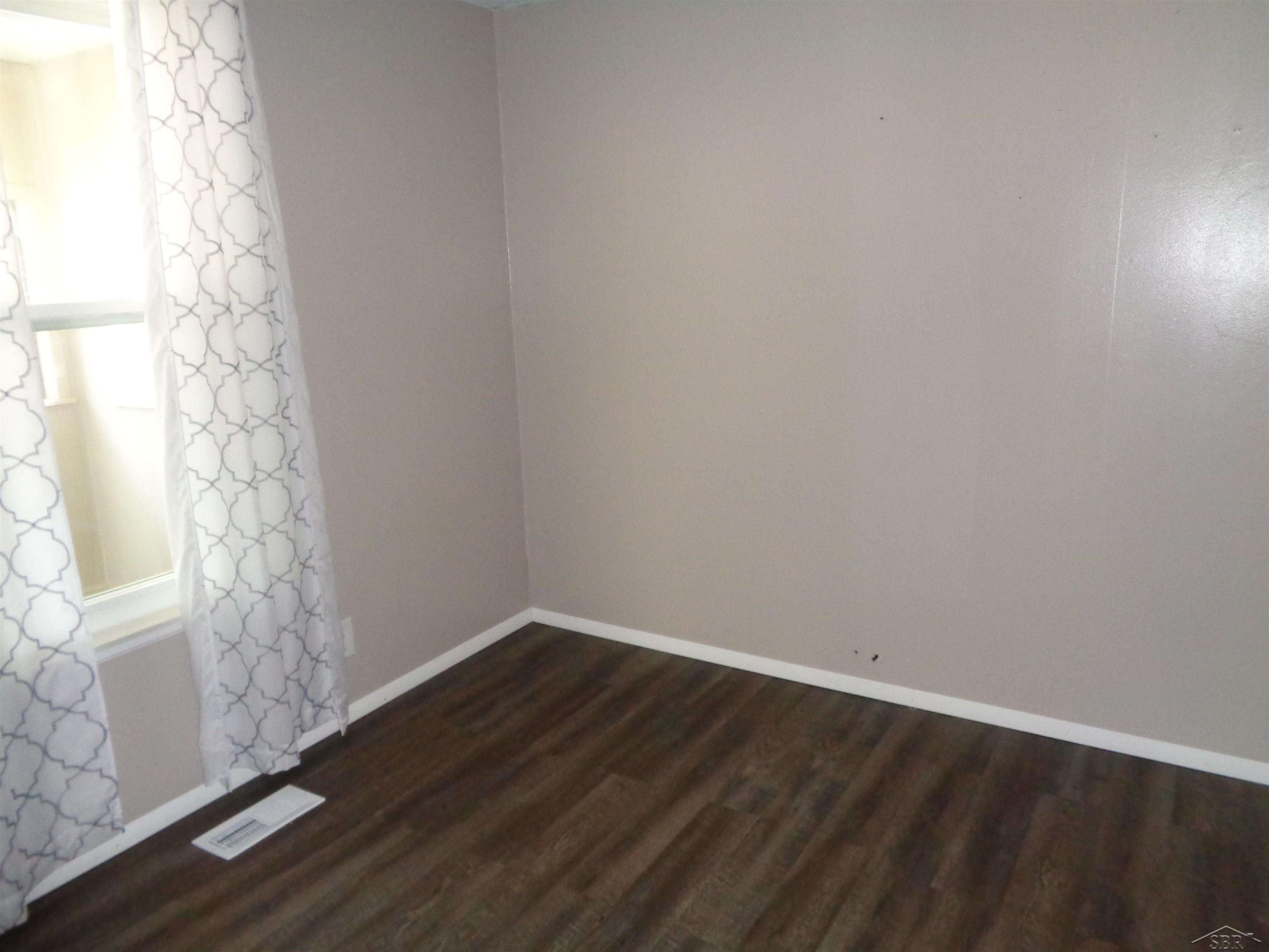 406 Jennison Street Bay City, MI 48708 - Photo 6 of 17 50112139-5.JPG