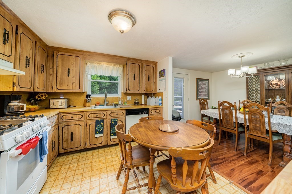 36 Kalmia Road Holbrook, MA 02343 - Photo 11 of 33