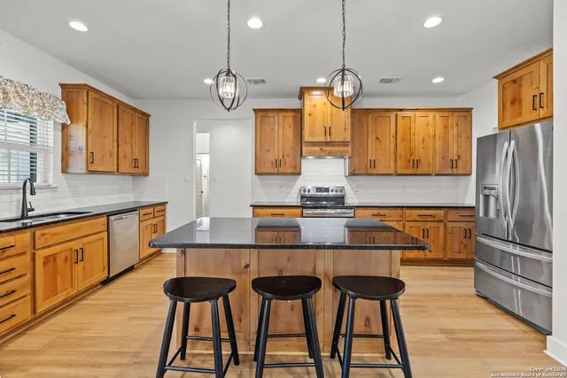 $490,000 | 1015 Timbercrest, Pleasanton, TX 78064