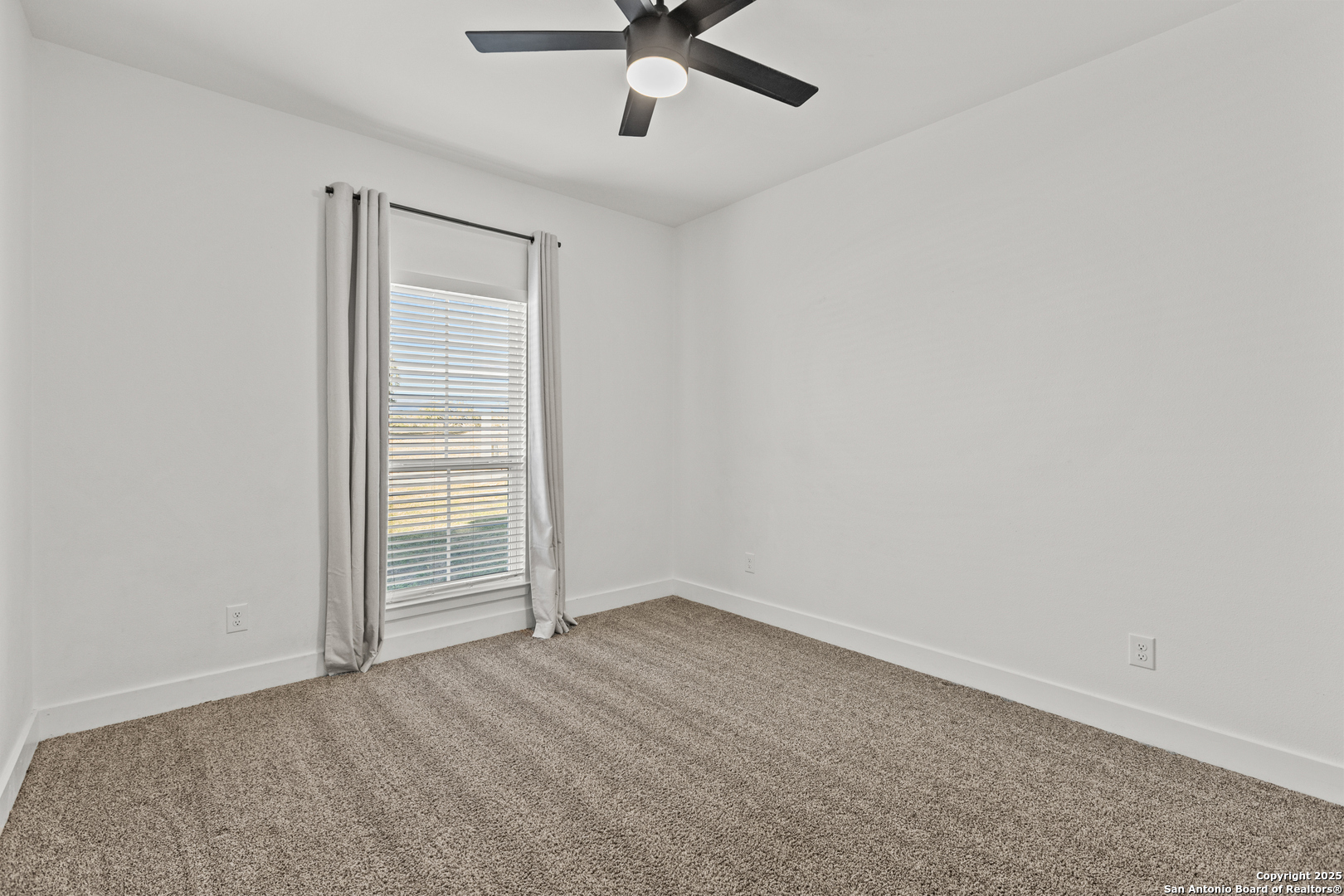 1015 Timbercrest Pleasanton, TX 78064 - Photo 6 of 20