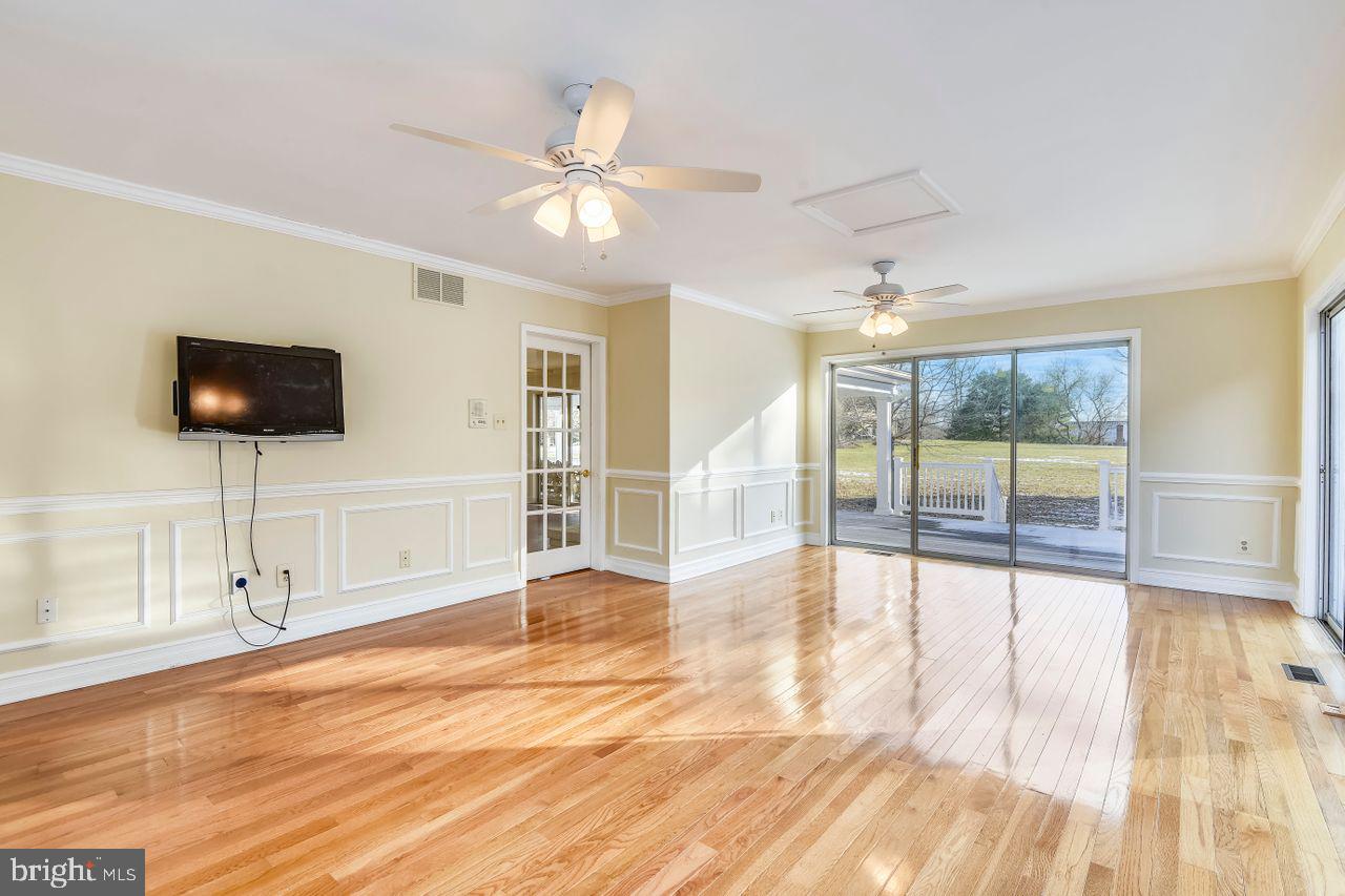 1019 Double Gate Road Davidsonville, MD 21035 - Photo 13 of 50 Sunroom w/access to decking