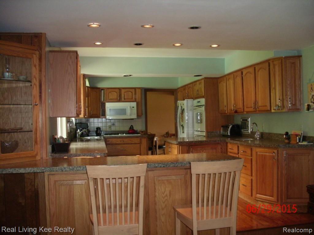 5754 Kennebunk Drive Rochester, MI 48306 - Photo 11 of 28 Kitchen 2.jpg