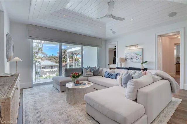 $125,000 | 2020 Gordon Drive, Naples, FL 34102