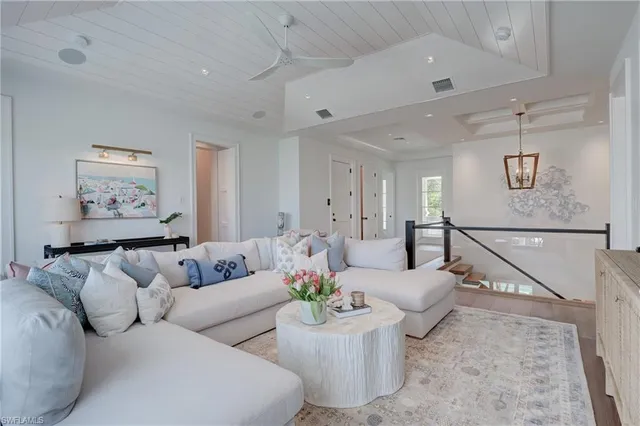 $125,000 | 2020 Gordon Drive, Naples, FL 34102