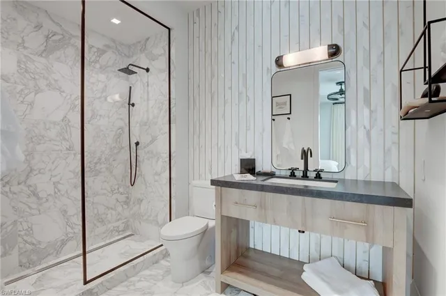 $125,000 | 2020 Gordon Drive, Naples, FL 34102