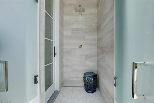 $125,000 | 2020 Gordon Drive, Naples, FL 34102