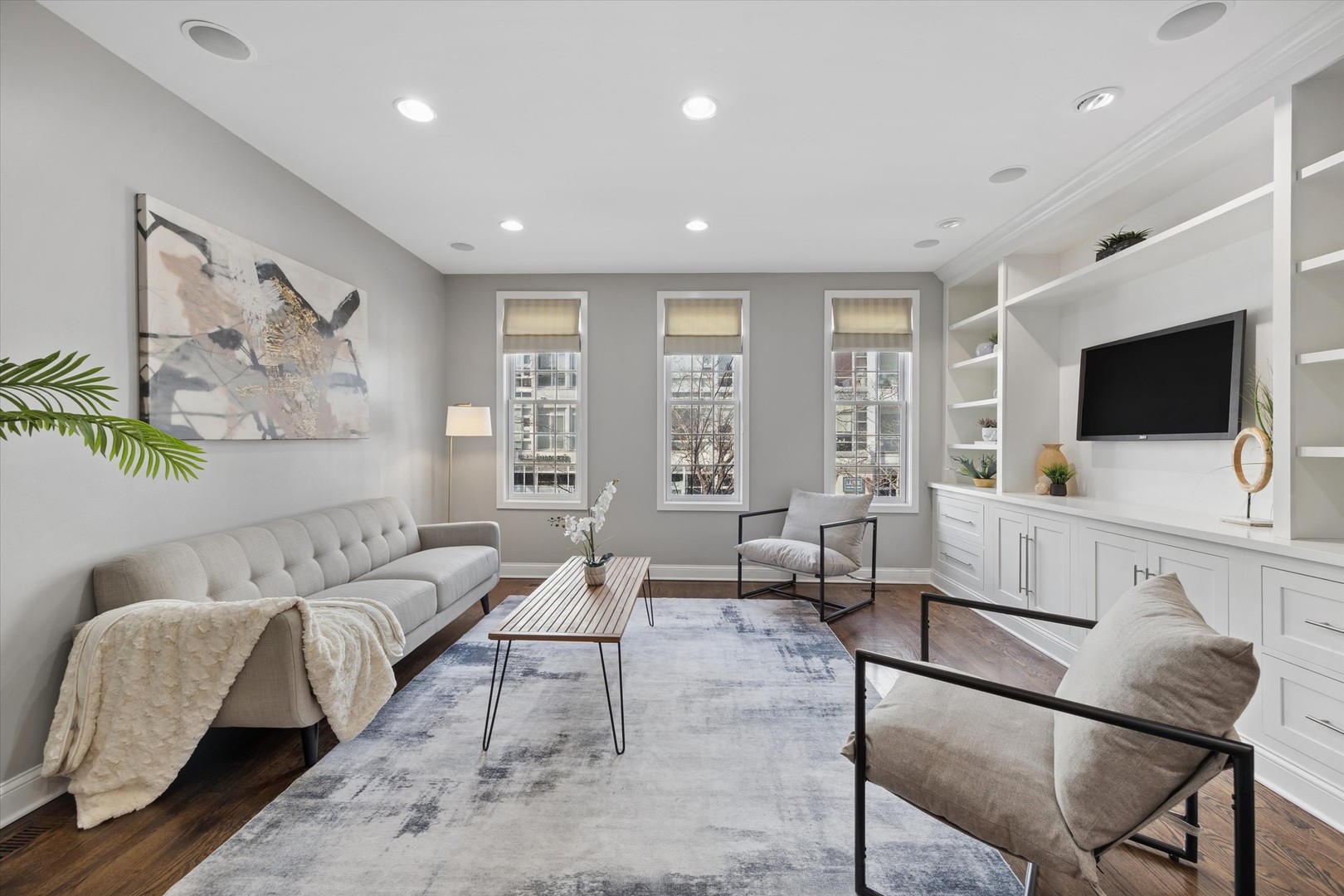 1229 West Madison Street, Unit A Chicago, IL 60607 - Photo 5 of 29 a living room with furniture and a flat screen tv