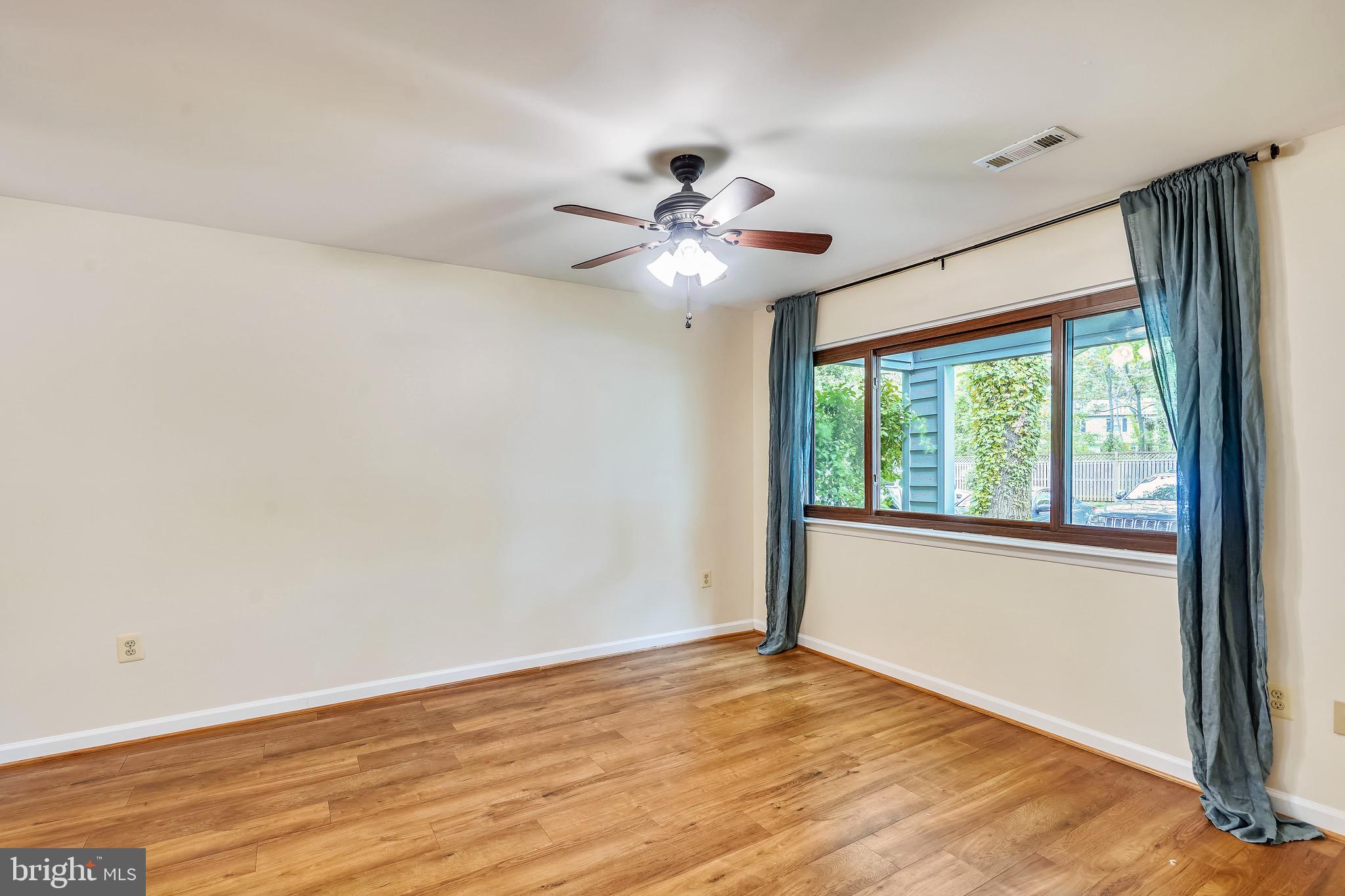1119 Cedar Ridge Court Annapolis, MD 21403 - Photo 9 of 41 Living Room