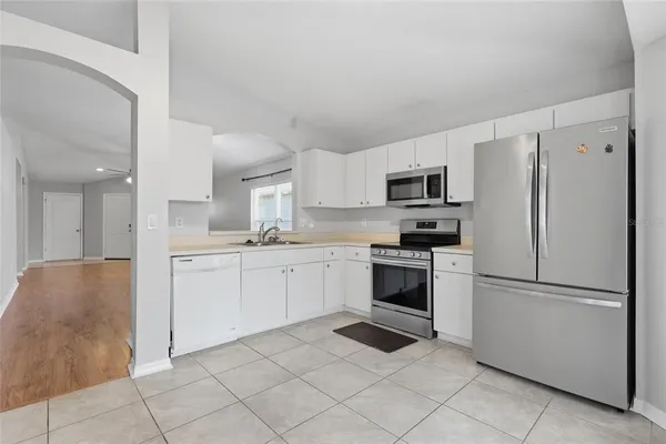 $2,200 | 1508 Marsh Wood Drive, Seffner, FL 33584