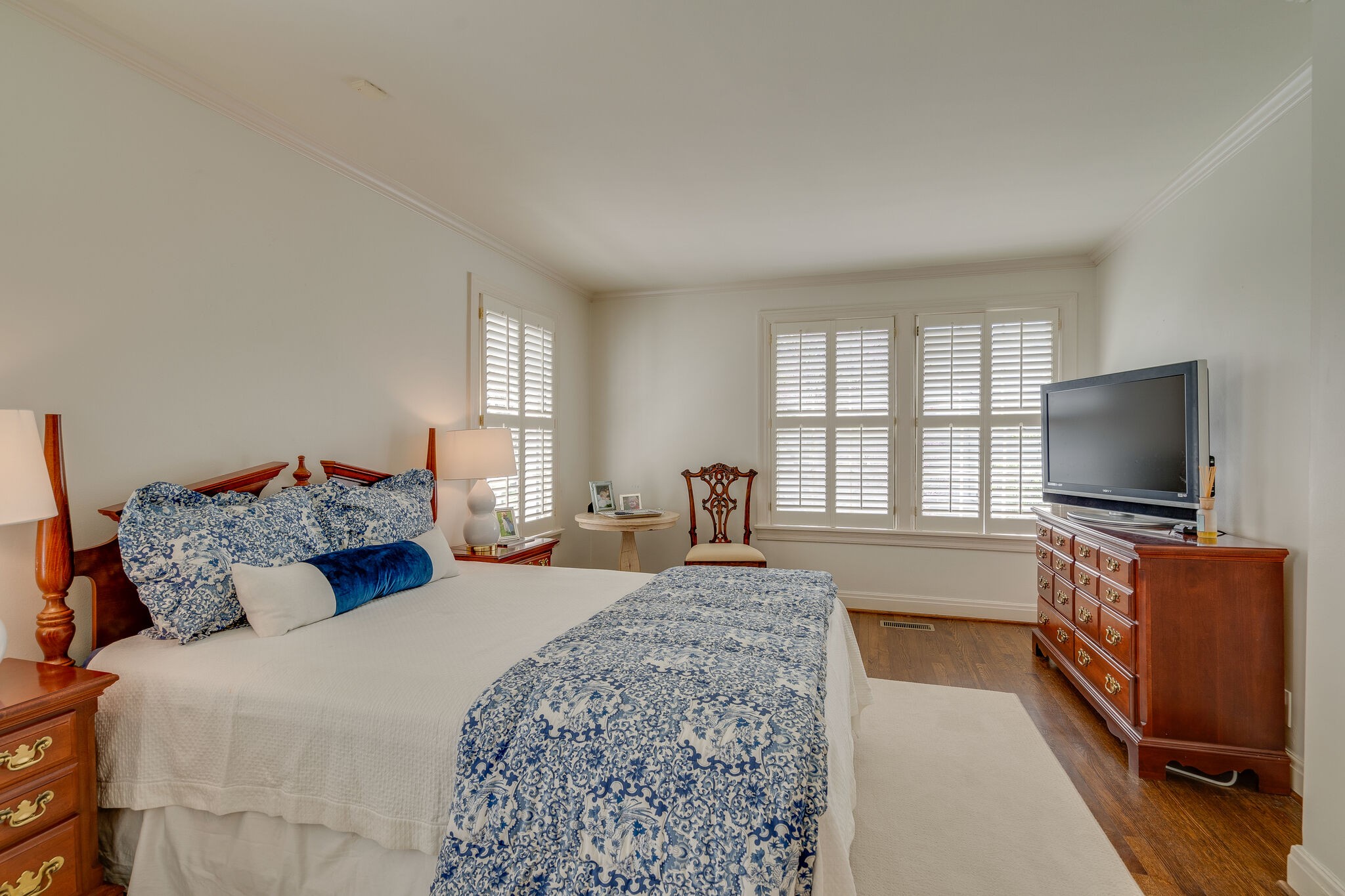 4321 Sneed Road Nashville, TN 37215 - Photo 26 of 37 a bedroom with bed and a flat screen tv