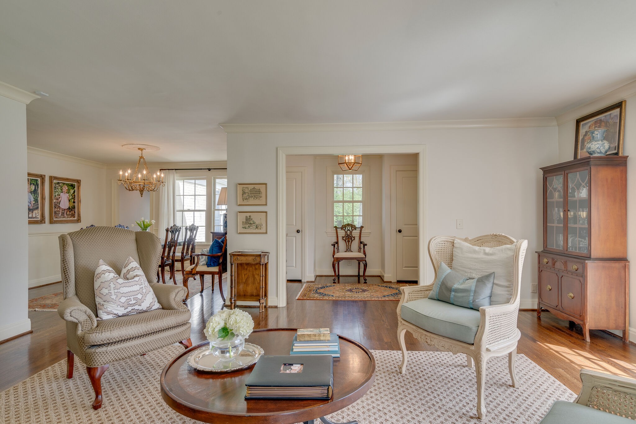 4321 Sneed Road Nashville, TN 37215 - Photo 5 of 37 a living room with furniture and a wooden floor