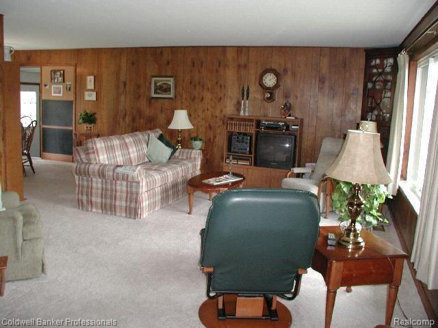 377 Myers Road Lapeer, MI 48446 - Photo 6 of 13 377 Myers living room