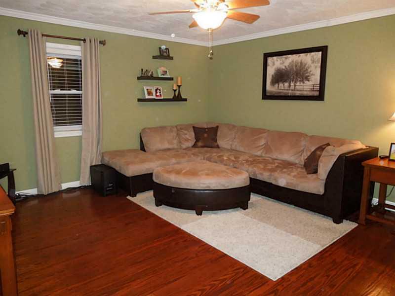 182 Penn Manor Road Irwin, PA 15642 - Photo 2 of 25 Living Room.